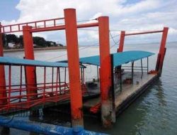 Ponton Pelabuhan SBP Ambruk