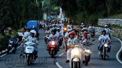 Ratusan Pelajar SMA dan SMK Kota Tanjungpinang saat Konvoi Kelulusan UAS 2016, di seputaran Tepi Laut, Sabtu (7/5). (f.Aji Anugraha)