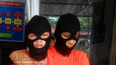 Tersangka Pirwanto (kiri)