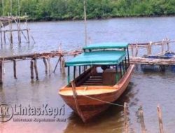 Diberi Bantuan Pompong, Warga Minta Walikota Ingat Kampung Sungai Nyirih