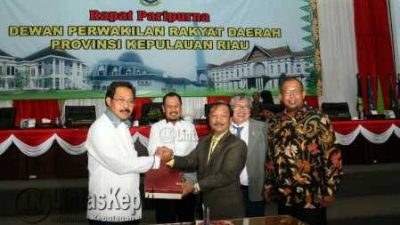 Gubernur Sampaikan Revisi Dokumen RPJMD 2016-2021 ke DPRD