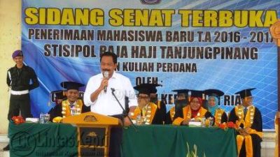 Gubernur Provinsi Kepri DR.H.Nurdin Basirun SH,M.Si.