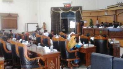 Rapat Paripurna Penyampaian Pidato Pengantar Ranperda tentang Perubahan APBD Kota Tanjungpinang oleh Walikota Tanjungpinang Lis Darmansyah di Gedung DPRD Kota Tanjungpinang Senggarang, Senin (26/9).
