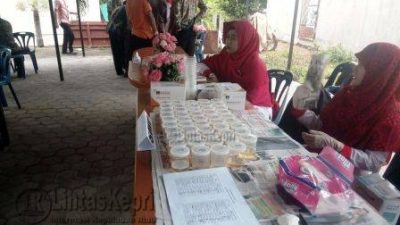 Suasana saat tes urine di Kantor Dinas Pendidikan Kota Tanjungpinang.