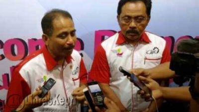 Menteri Pariwisata Republik Indonesia (Menpar RI) Arief Yahya (kiri) bersama Gubernur Kepri Nurdin Basirun (kanan).