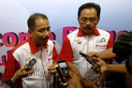 Menteri Pariwisata Republik Indonesia (Menpar RI) Arief Yahya (kiri) bersama Gubernur Kepri Nurdin Basirun (kanan).