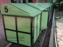 Puluhan Bak Sampah Mengendap di Gudang TPA Ganet