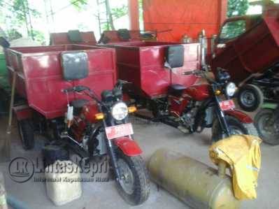 kendaraan Kaisar pengangkut sampah yang masih baru dengan jumlah 5 unit juga Mengendap.