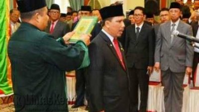 Gubernur Kepulauan Riau Nurdin Basirun secara resmi melantik DR. H. TS Arif Fadillah, S.Sos, M.Si sebagai Sekretaris Daerah (Sekda) Provinsi Kepulauan Riau, Senin (10/10/2016) di Gedung Daerah Tanjungpinang.