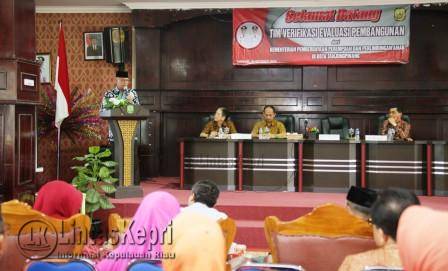 Wakil Walikota Tanjungpinang, Syahrul dalam paparannya tentang penilaian Anugrah Parahita Ekapraya (APE).
