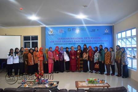 Kepala BPJS Kesehatan Cabang Tanjungpinang, Nur Indah Yuliati saat foto bersama.