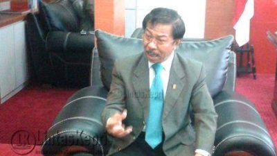 Ketua DPRD Kepri Jumaga Nadeak