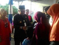 Terima Bantuan Beras dan Gula, Warga Doakan Lis Terpilih Lagi