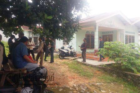 Inilah lokasi rumah korban percobaan bunuh diri, Fatma Eka Safitri di Kampung Melayu Kota Piring, Kecamatan Tanjungpinang Timur, Gang Pondok Cengkeh, Rabu (9/11), sekitar pukul 10:30 WIB.