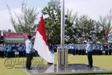 Upacara peringatan Hari Pahlawan tahun 2016, di Halaman Kantor Walikota Tanjungpinang, Kamis (10/11).