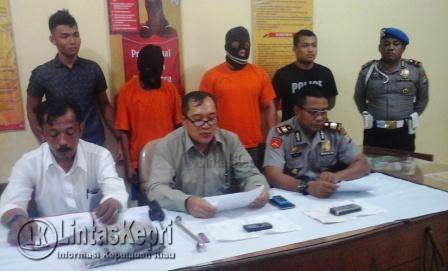 Polsek Tanjungpinang Timur saat menggelar konferensi pers di Mapolsek Tanjungpinang Timur, Kamis (10/11).