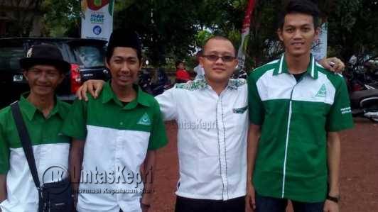 (Baju putih) Ketua GP Ansor Kota Tanjungpinang, Murdani Hadinata bersama OKP yang mendukungnya.