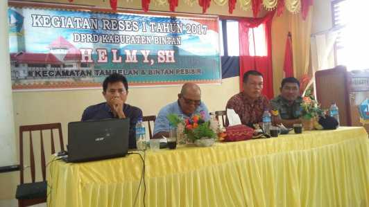 Anggota DPRD Kabupaten Bintan Dapil III, Helmy, SH melakukan kegiatan Reses I tahun 2017 di Kecamatan Tambelan, Kabupaten Bintan, pukul 09:00 WIB, Sabtu (28/1).
