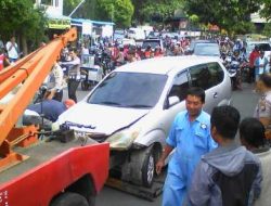 Sebelum Tabrak Motor dan Ruko, Avanza Hantam Daihatsu Taruna