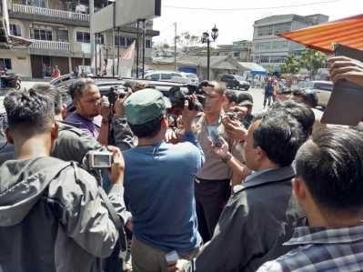 Kapolres Tanjungpinang AKBP joko Bintoro saat diwawancara wartawan.