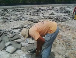 Paving Blok Taman Laman Boenda Rusak Dibongkar
