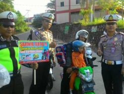 Satlantas Tanjungpinang Berikan Helm Gratis Ke Pengendara