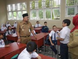 Sambangi SMP N 6, Ini Pesan Lis Kepada Siswa