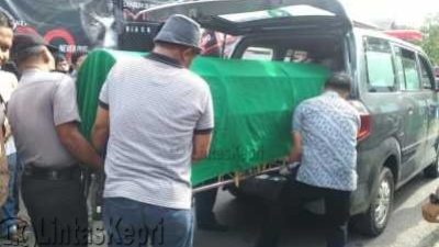 Untuk memastikan penyebab Kematian nya, jenazah DK dibawa kerumah sakit Raja Ahmad Thabib Provinsi Kepri