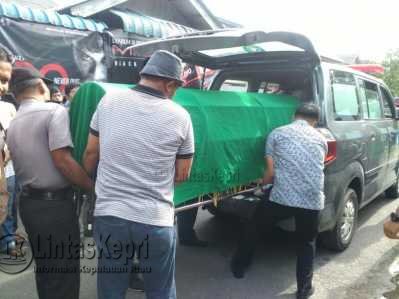 Untuk memastikan penyebab Kematian nya, jenazah DK dibawa kerumah sakit Raja Ahmad Thabib Provinsi Kepri