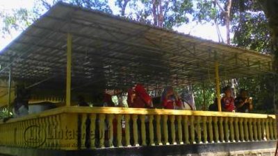 Makam Daeng Celak di Sungai Carang kini terlihat cantik.