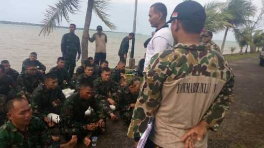 Prajurit Marinir Yonmarhanlan IV Tanjungpinang Latihan Renang Laut 2 Mil