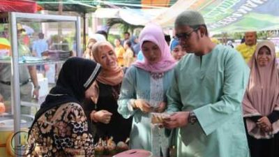 Bupati Bintan Kunjungi Stand Bazar Ramadhan