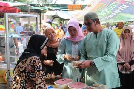 Bupati Bintan Kunjungi Stand Bazar Ramadhan