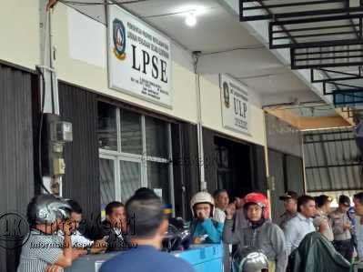 Ketua Gapensi Provinsi Kepri, Andy Cory Fatahuddin mendatangi kantor LPSE Kepri