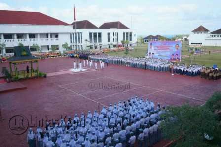 Peringatan Hari Pendidikan Nasional yang disejalankan dengan Hari Kebangkitan nasional tingkat Provinsi Kepulauan Riau Tahun 2017 di lapangan kantor Gubernur, Senin (22/5).