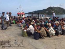 405 Orang ABK Pelaku Illegal Fishing Asal Vietnam Dideportasi