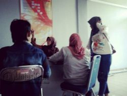 Rela Antri Buat Kartu Kuning Demi Tes CPNS