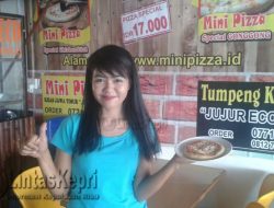 Di Outlet Hantik Anda Dapat Menikmati Mini Pizza Rasa Gonggong