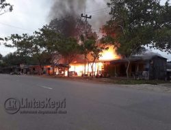 Kios di Senggarang Ludes Terbakar