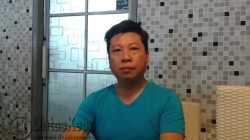 Pemilik Usaha Restaurant Hanly Cafe, Handany Sehan saat menjelaskan menu andalan resto.