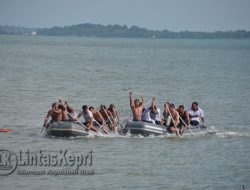 Tim Renang Laut dan Dayung Perahu Karet Satkamla Lantamal IV Juara Pertama