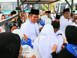 Bupati dan Wakil Bupati Sambut Jamaah Haji Kabupaten Bintan