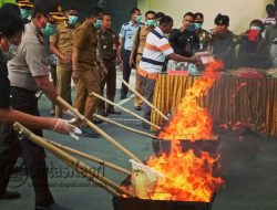 Kejari Tanjungpinang Musnahkan Narkotika dan Kosmetik Ilegal