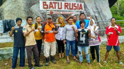 Peduli Wisata Sejarah, Karang Taruna Sepempang Goro Bersihkan Batu Rusia