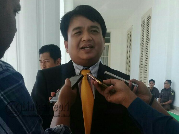 Ade Angga.
