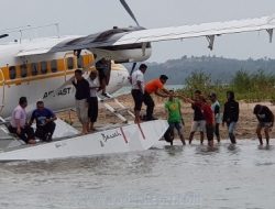 Pesawat Dari Anambas Mendarat Darurat di Pantai Ocarina Batam