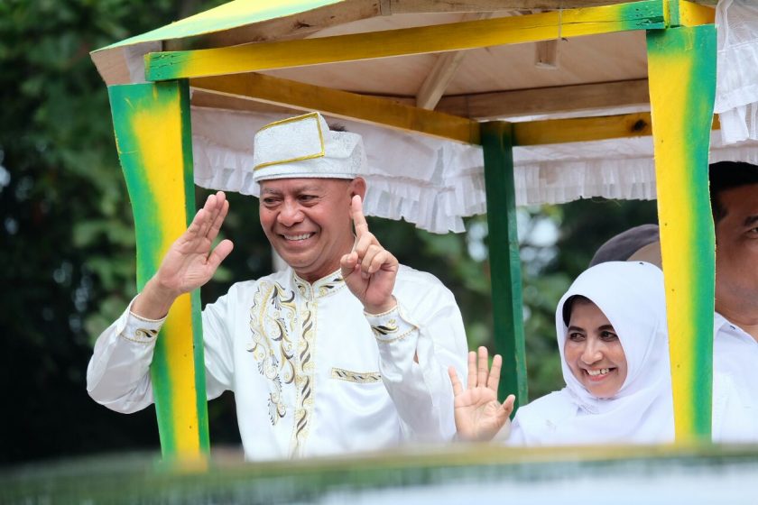 Paslon Wali Kota dan Wakil Wali Kota Tanjungpinang Syahrul - Rahma saat kampanye.