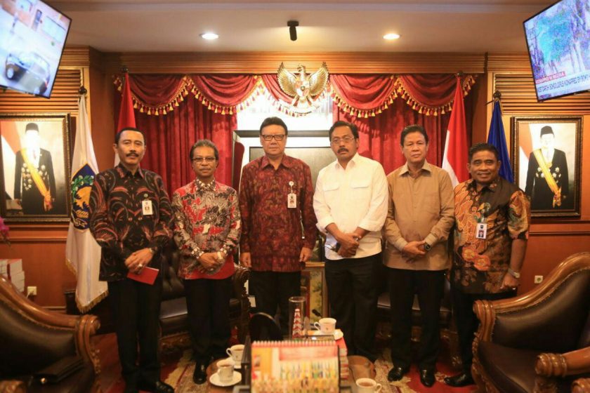 Foto pertemuan dengan Mendagri.
