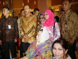 Hamid Rizal Bersama Istri Tonton Perdana Film Jelita Sejuba