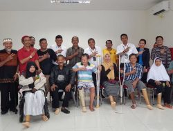 Penderita Cacat Kaki Dapat Kaki Palsu dari Angkasa Pura Tanjungpinang